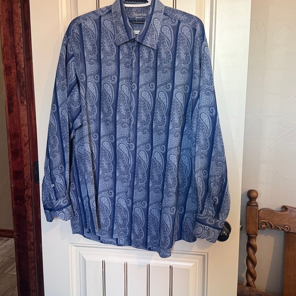 Viscantt 100% Cotton Paisley Blue Men's Button Down. Great Condition. Nice